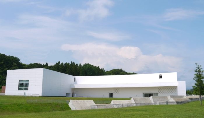 青森美術館