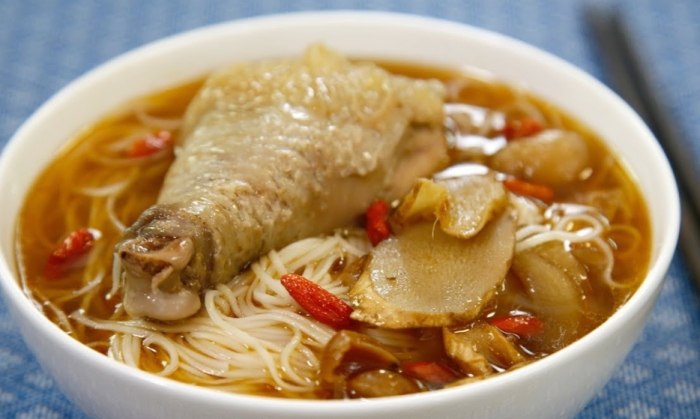 麻油雞麵線